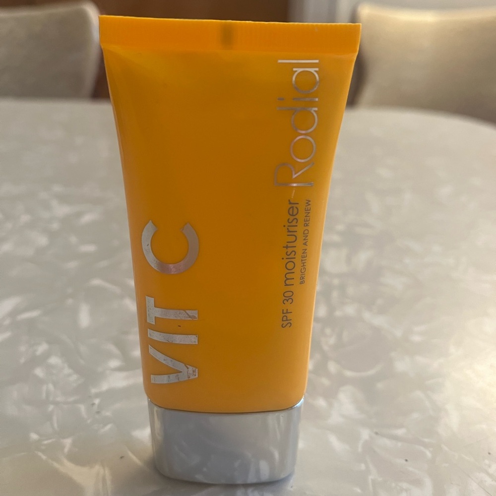 Rodial VIT C SPF 30 moisturizer brighten and renew. 1.3 fluid ounce